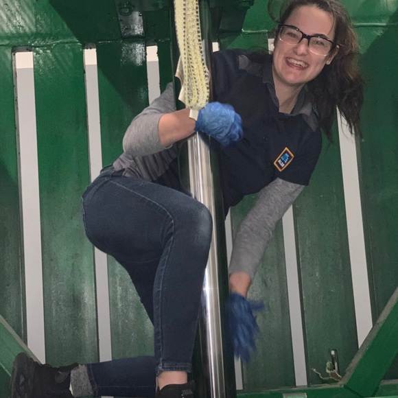 Meet your Posher, Nichole - Picture 3 of 3